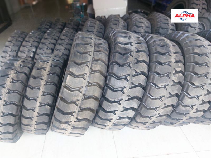 lốp đặc xe nâng phù hợp làm việc tại nhà xưởng, kho bãi